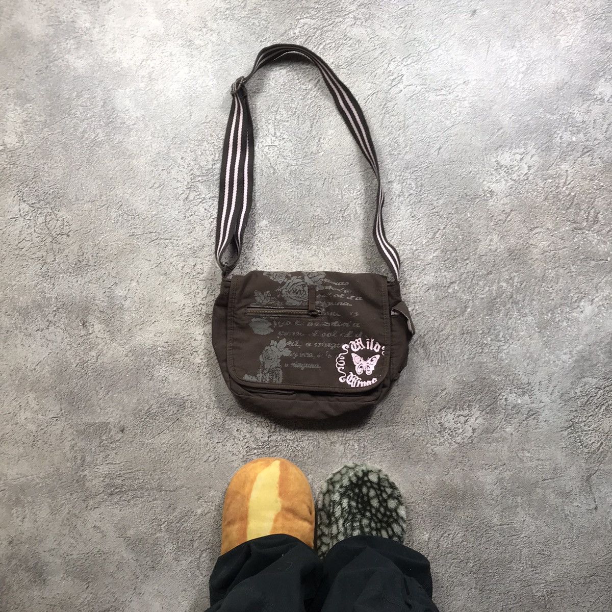 Vintage Vintage Y2K Japanese Crossbody Bag Streetwear Black Logo OS Size ONE SIZE - 1 Thumbnail