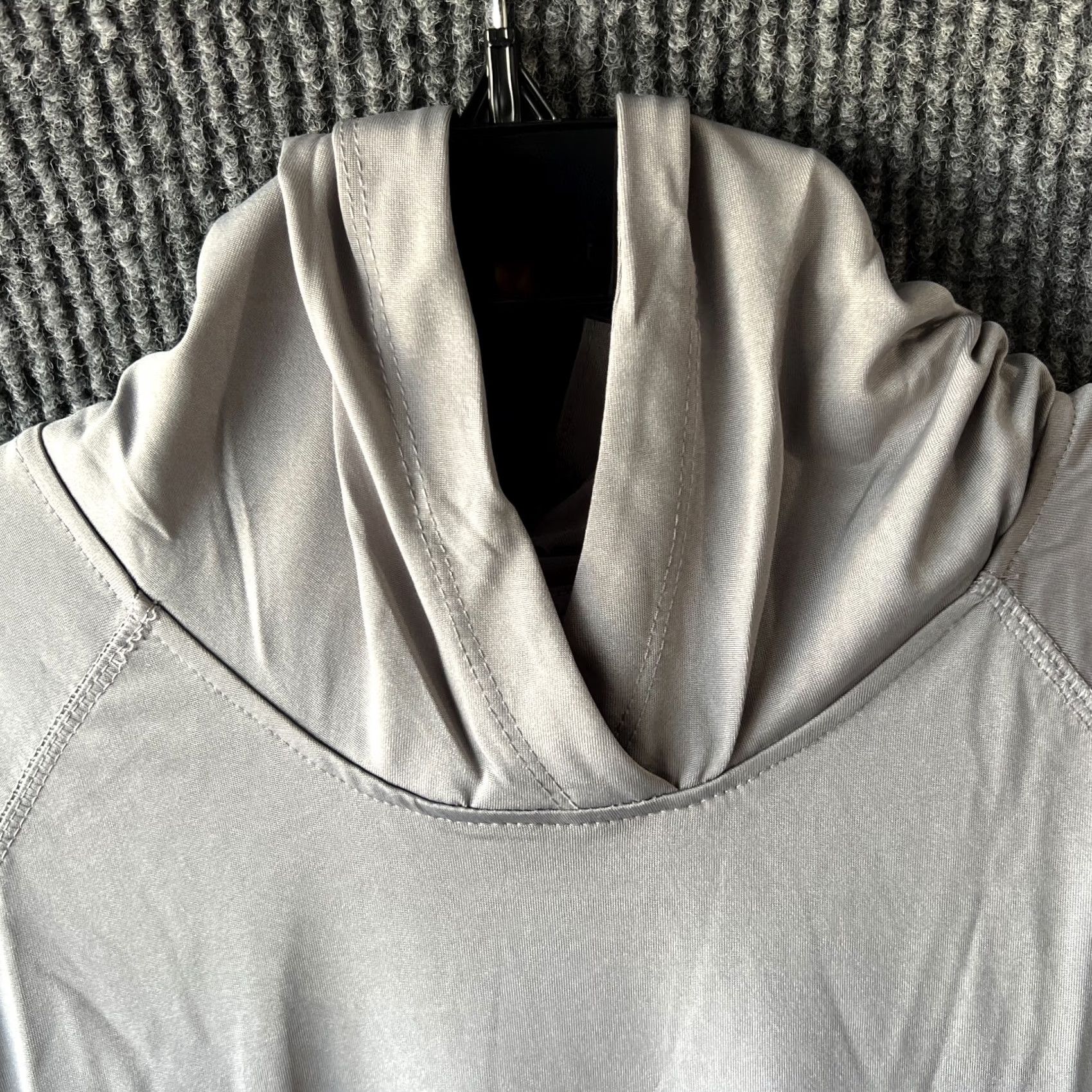 Under Armour Under Armour Hoodie Womens XL Grey Pullover Sweater Sweatshirt Lightweight Gym Size XL / US 12-14 / IT 48-50 - 3 Thumbnail