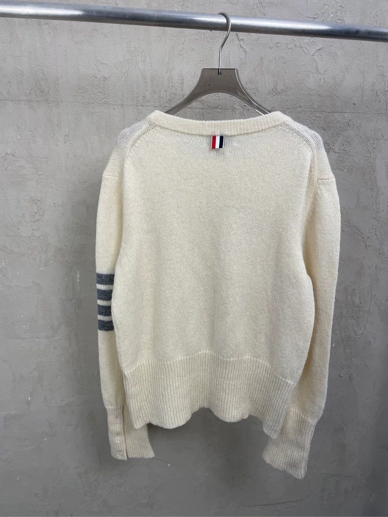 Thom Browne Thom browne Beige four-striped round-neck wool sweater 2504 Size US L / EU 52-54 / 3 - 2 Thumbnail