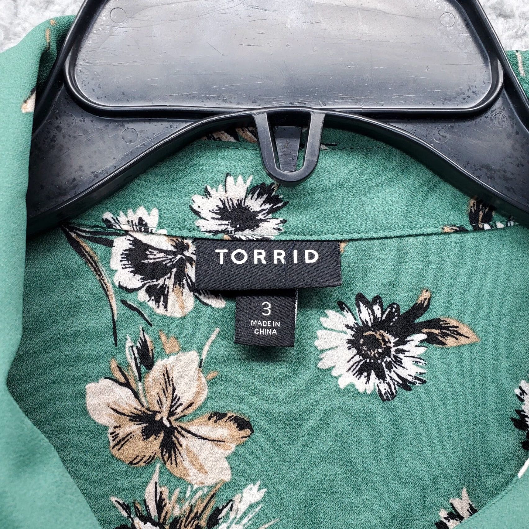 Torrid Torrid Shirt Women's 3 Multi Floral Loose Fit Long Sleeve Button Down Collared Adult 24 Multicolor Floral Shirt Womens Mens Girls Size 4XL / US 24-26 - 5 Thumbnail