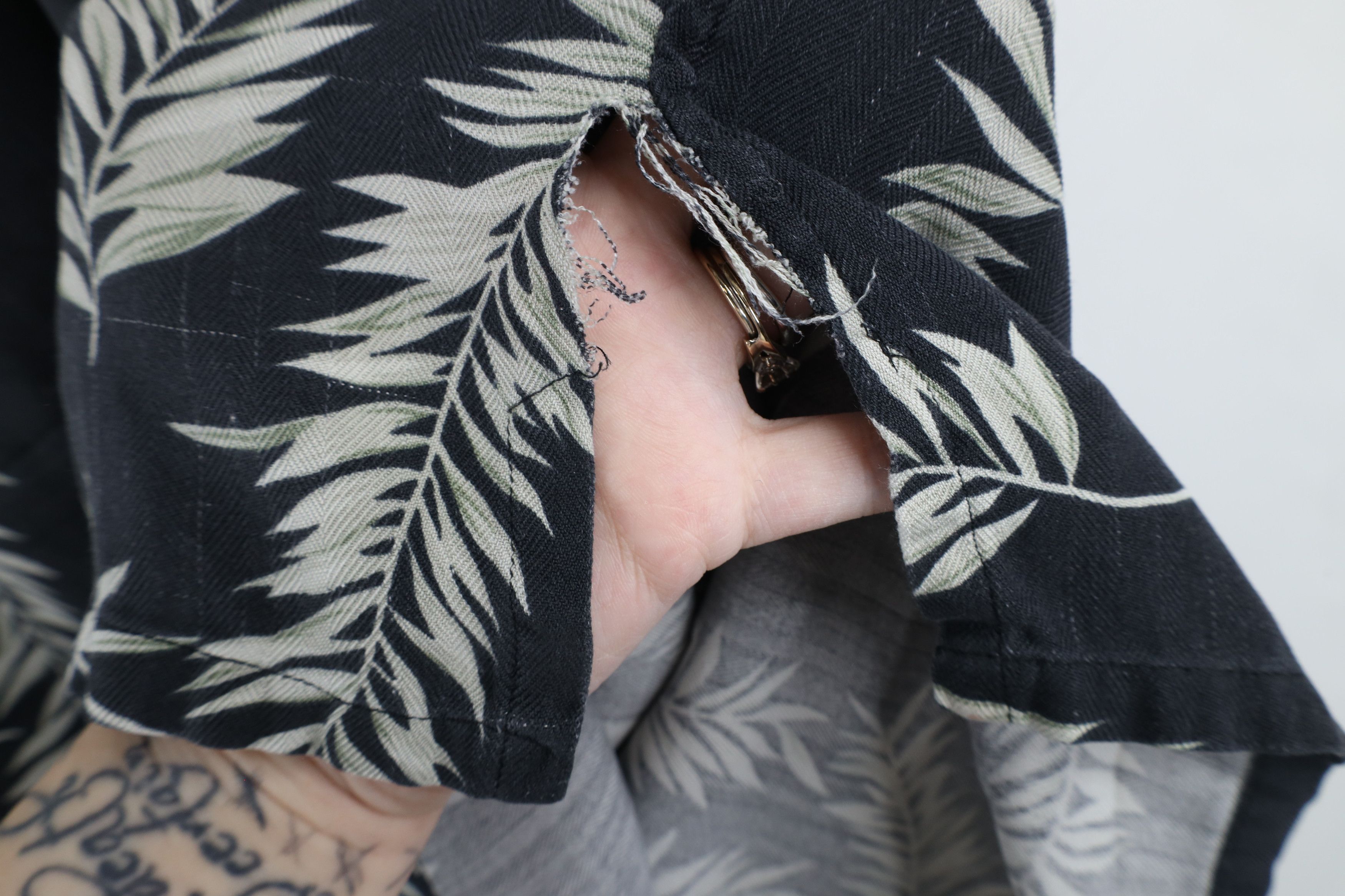 Vintage Vintage 90s Streetwear Palm Leaf Looped Collar Button Shirt Size US XL / EU 56 / 4 - 12 Thumbnail