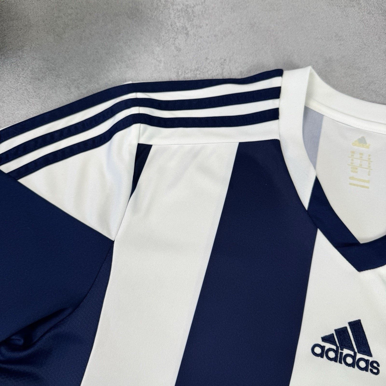 Adidas Vintage West Bromwich Albion 2013 2015 Soccer Jersey Size M Size US M / EU 48-50 / 2 - 6 Thumbnail