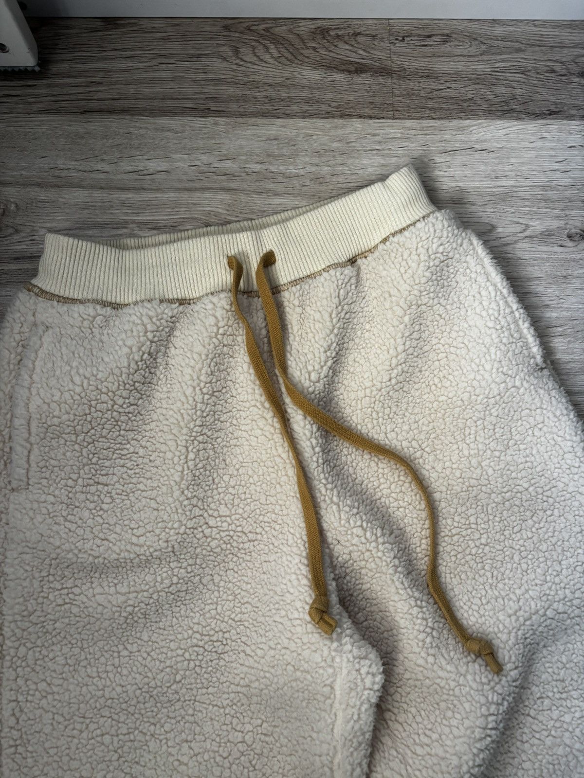 JW Anderson × Uniqlo Uniqlo x JW Anderson Sherpa Pants White – Unisex Cozy Fleece Size US 30 / EU 46 - 4 Thumbnail