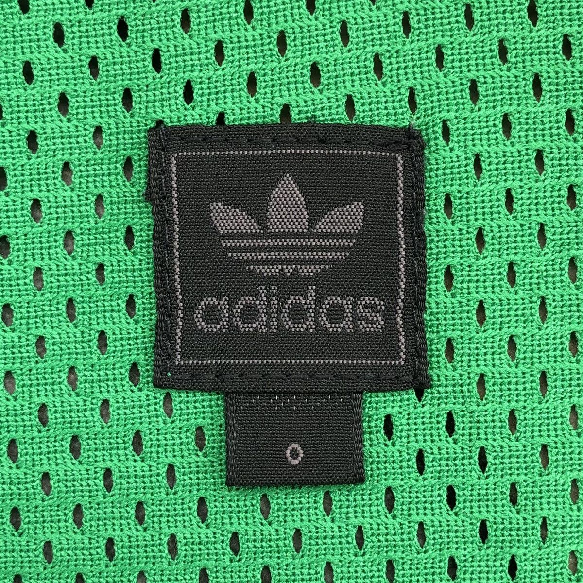 Adidas Vintage Adidas Big logo Basketball Jersey Shirt Size US L / EU 52-54 / 3 - 7 Thumbnail