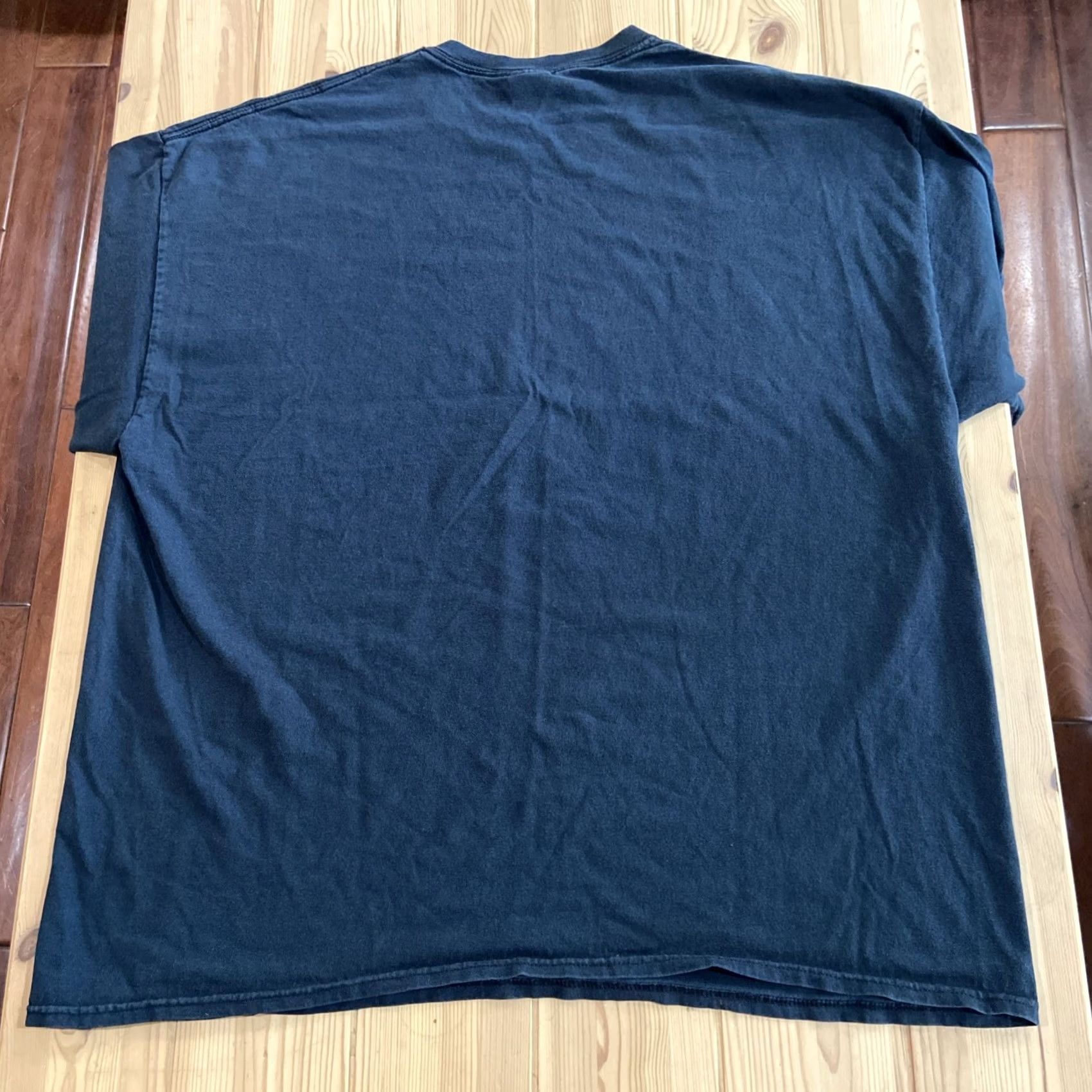Gildan VINTAGE Laughlin Texas Hold Em' Funny Bathroom T Shirt Faded Black 2XL Mens Size US XXL / EU 58 / 5 - 7 Thumbnail