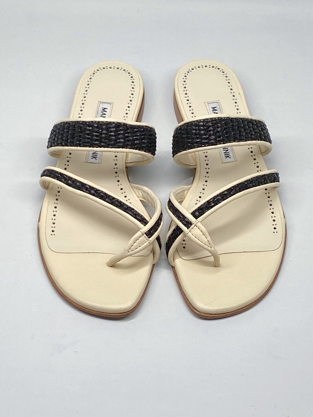 Manolo Blahnik Manolo Blahnik Susara Leather Sandals size 36 Size US 6 / IT 36 - 4 Thumbnail