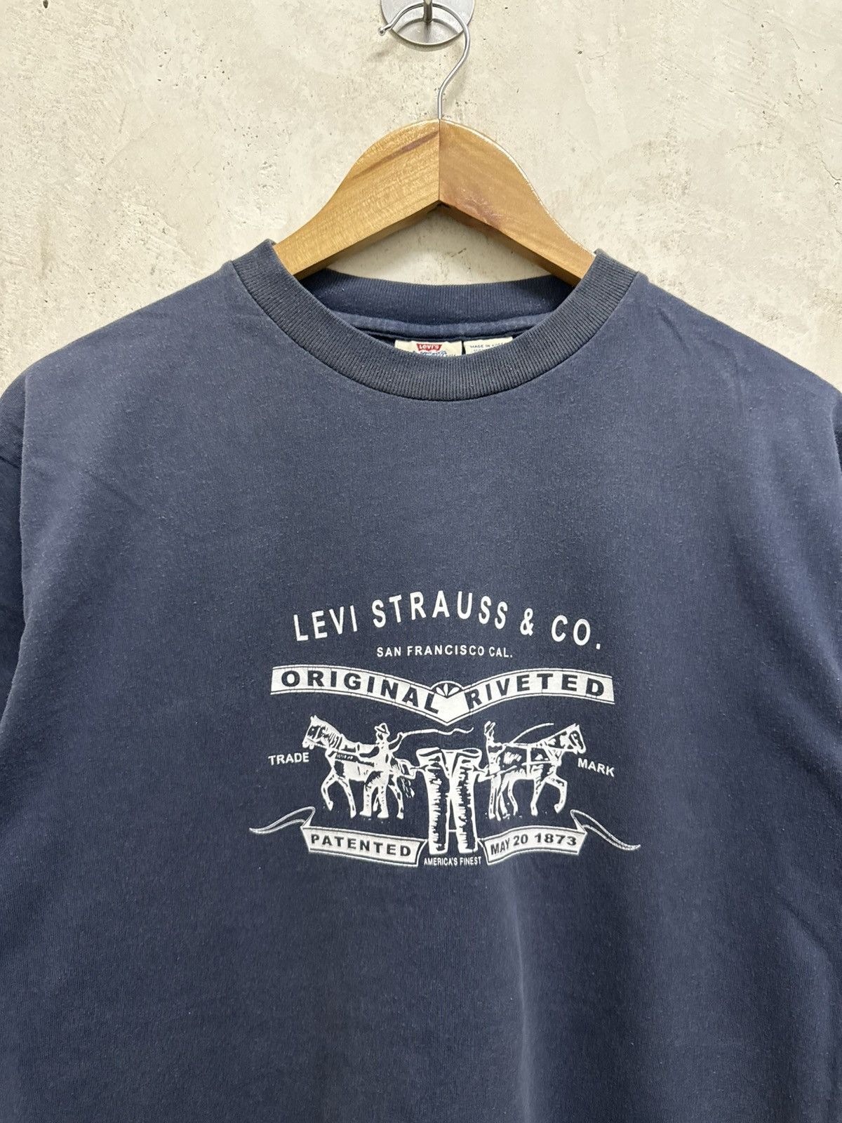 Levi's Vintage Sun Faded Levis Thrash T-Shirt Size US S / EU 44-46 / 1 - 2 Thumbnail