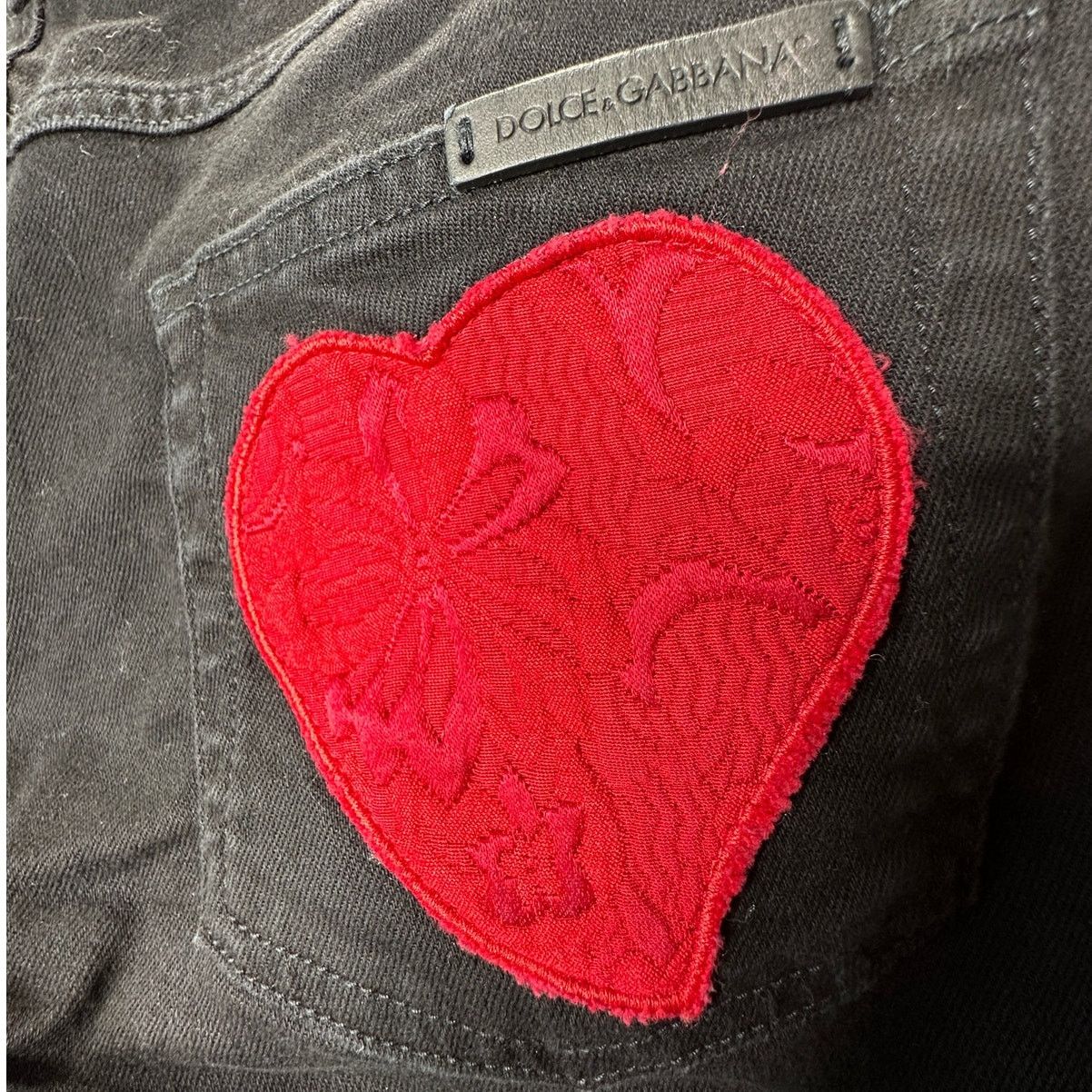 Dolce & Gabbana Dolce & Gabbana Black Jean Red Patch Hearts on Back 44 / L Size 32" / US 10 / IT 46 - 7 Thumbnail
