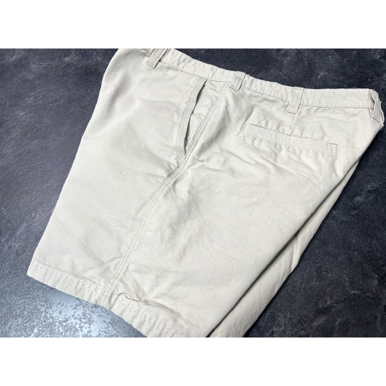 Vintage Columbia Shorts Mens 42W Khaki 10" Inseam Hiking Utility Pockets Casual Outdoor Chino Elastic Waist Pockets Beige Cotton Regular Men Size US 42 / EU 58 - 4 Thumbnail