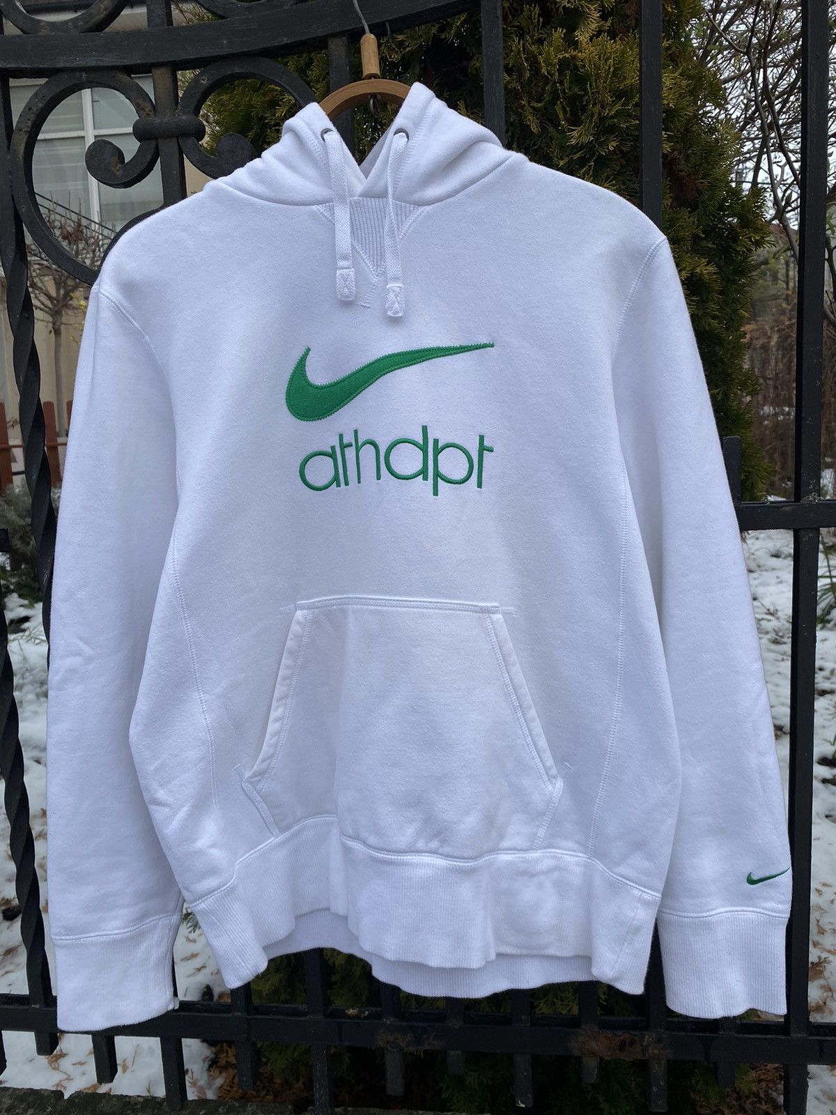 Nike × Vintage Vintage Nike Center Logo Swoosh Hoodie ATHDPT White M Y2K Size US M / EU 48-50 / 2 - 1 Thumbnail