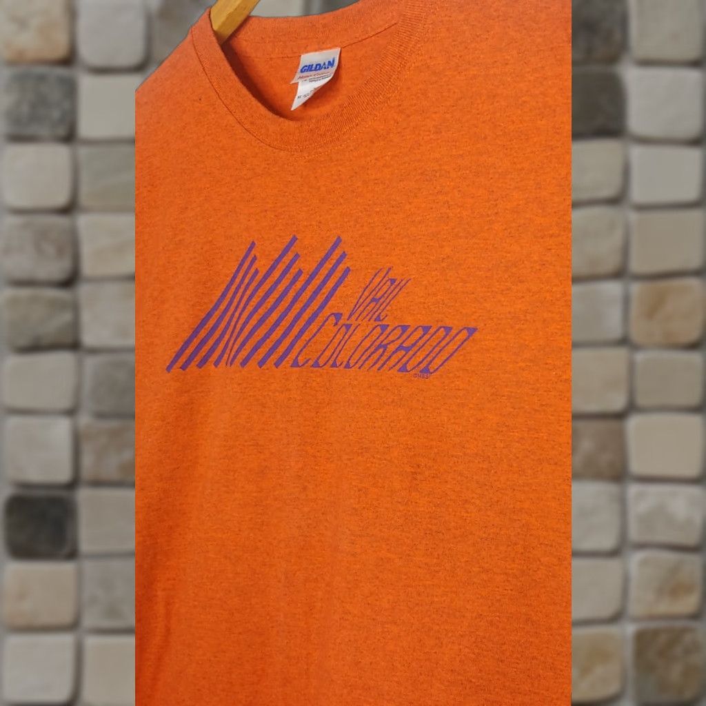 Gildan Vail Colorado Shirt XL Orange Purple Mountain Resort Ski Town Short Sleeve Mens Size US XL / EU 56 / 4 - 1 Thumbnail