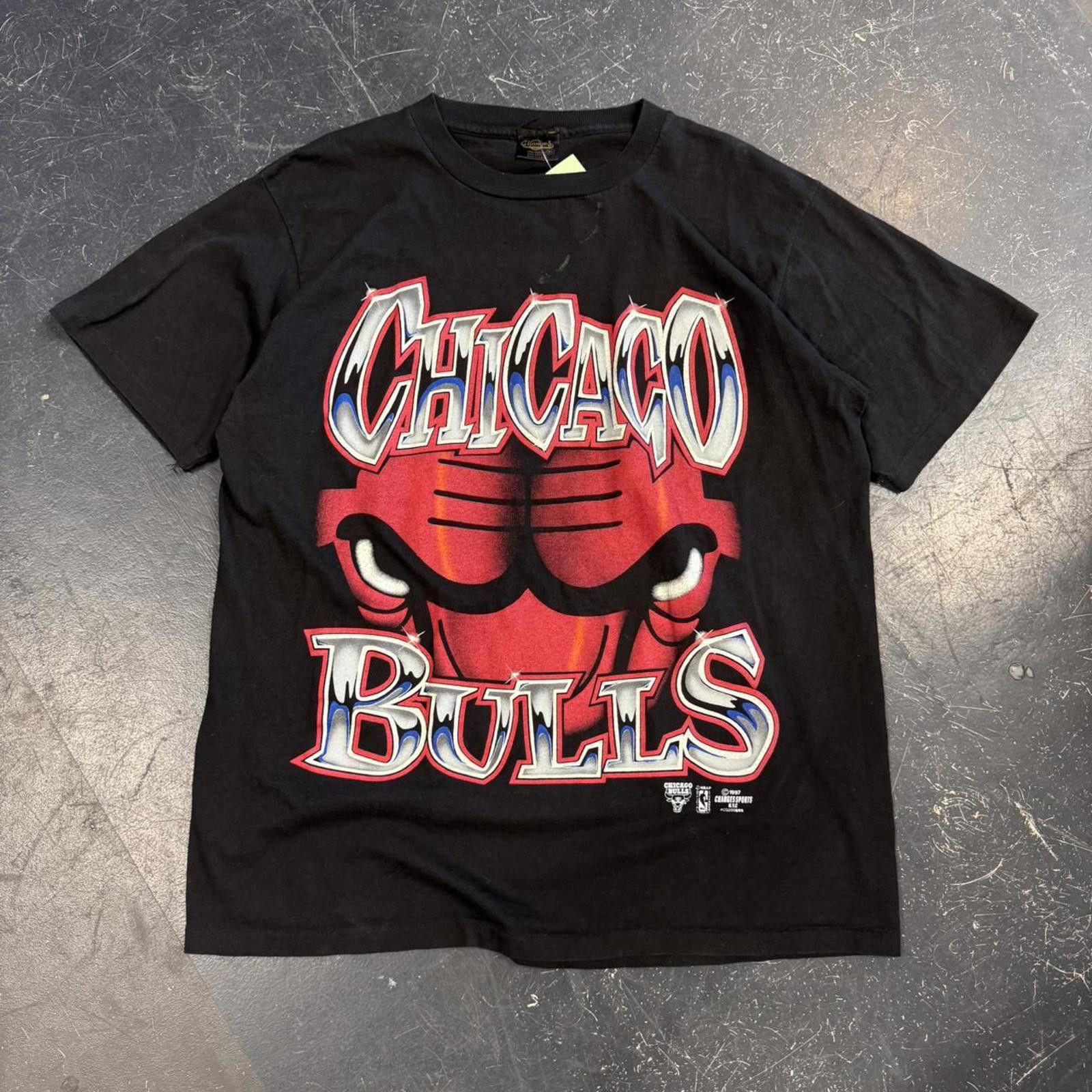 NBA Vintage 1997 Chicago Bulls Rare Glow in the Dark Graphic Tee Size US XL / EU 56 / 4 - 2 Thumbnail