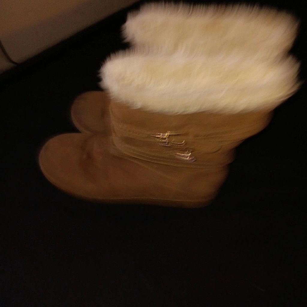 Guess G by Guess, snow boots, Size 9.5, euc Size US 9.5 / IT 39.5 - 3 Thumbnail