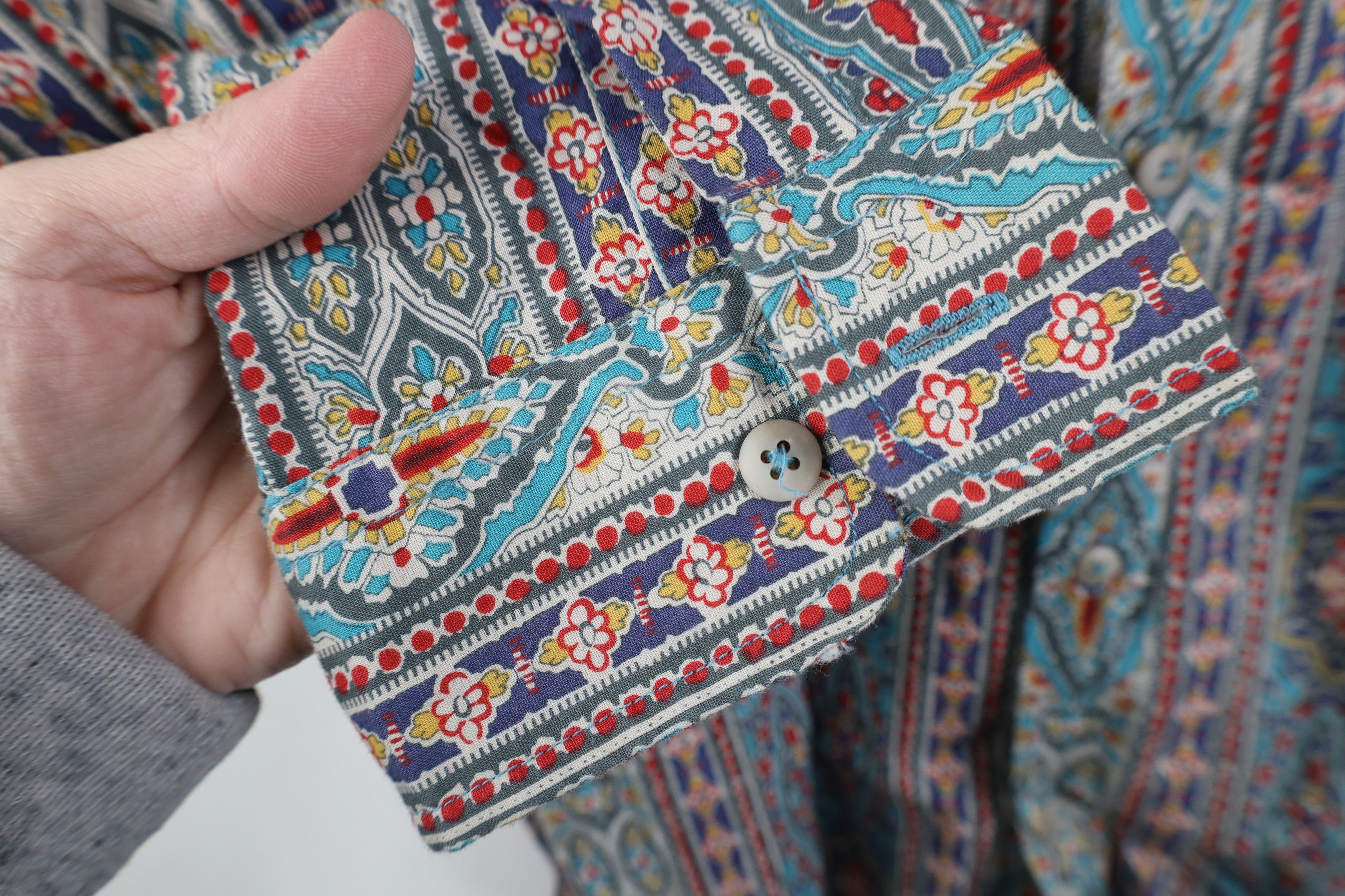 Vintage Vintage 90s Streetwear Tapestry Flower Collared Button Shirt Size US XL / EU 56 / 4 - 6 Thumbnail