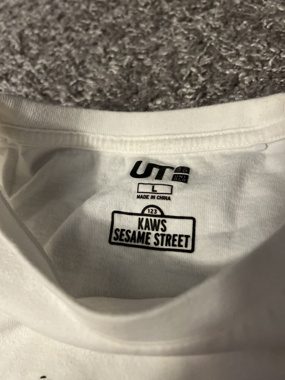 Kaws × Uniqlo Kaws BFF Uniqlo Sesame Street White T-Shirt Large L Size US L / EU 52-54 / 3 - 3 Thumbnail