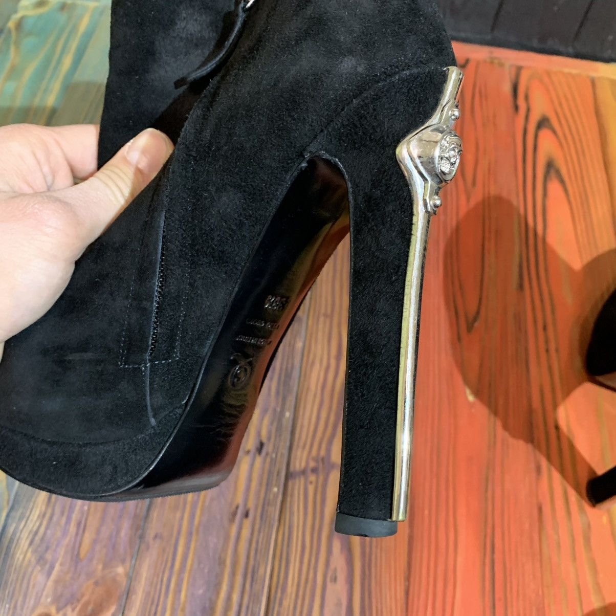 Alexander McQueen Alexander MaQueen Suede Women’s Heels Size 38.5 Size US 8.5 / IT 38.5 - 13 Thumbnail