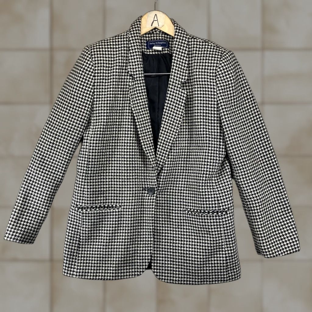 Vintage VINTAGE Norton McNaughton Blazer Wool Houndstooth Women’s Faux Dickey Jacket Size 6 Black Long Sleeve Pockets Dry Clean Only Regular Jacket (65 chars) Size M / US 6-8 / IT 42-44 - 1 Thumbnail