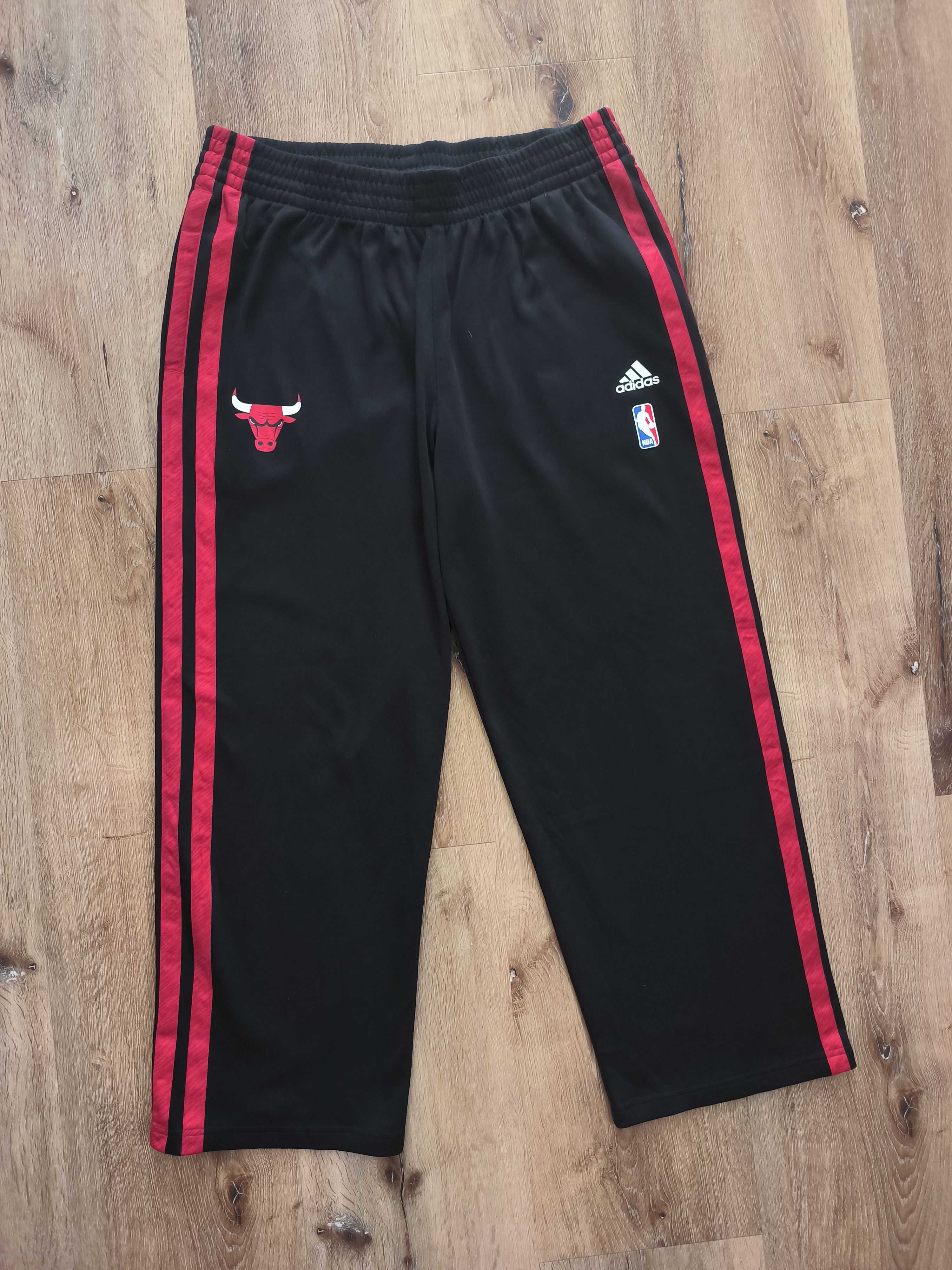 Adidas × NBA Adidas NBA Chicago Bulls Vintage Sweatpants Basketball Track Size US 36 / EU 52 - 1 Thumbnail