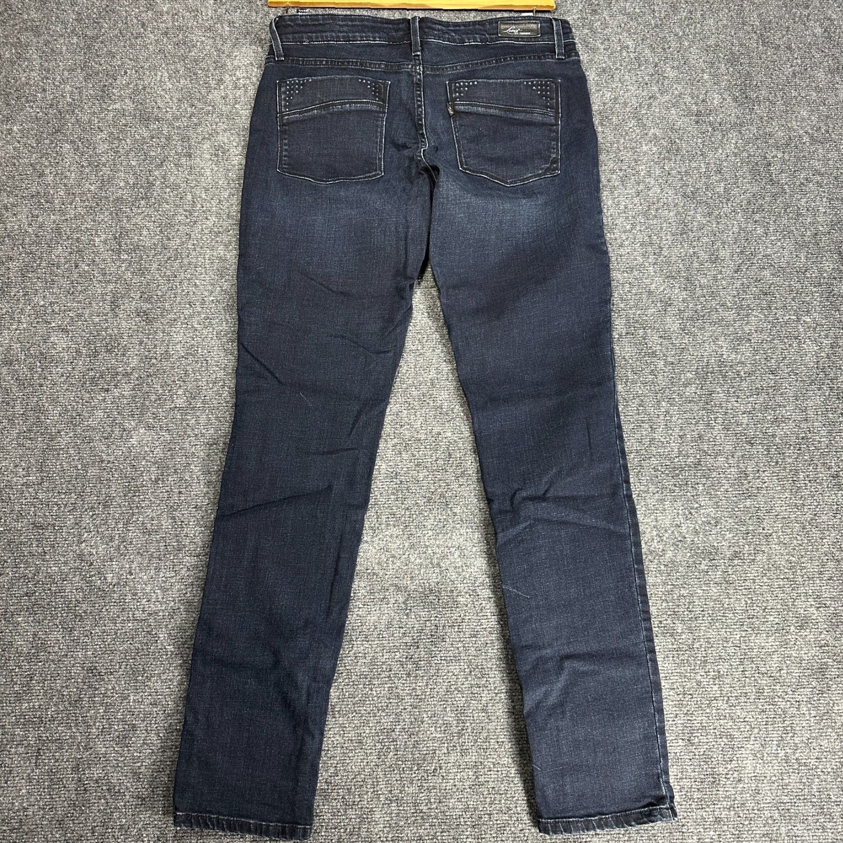 Levi's Levi's Jeans Womens 30 Dark Wash Tapered Leg 5-Pocket Denim Cotton Blend Stretch Blue Classic Modern Size 30 Size 30" / US 8 / IT 44 - 7 Thumbnail