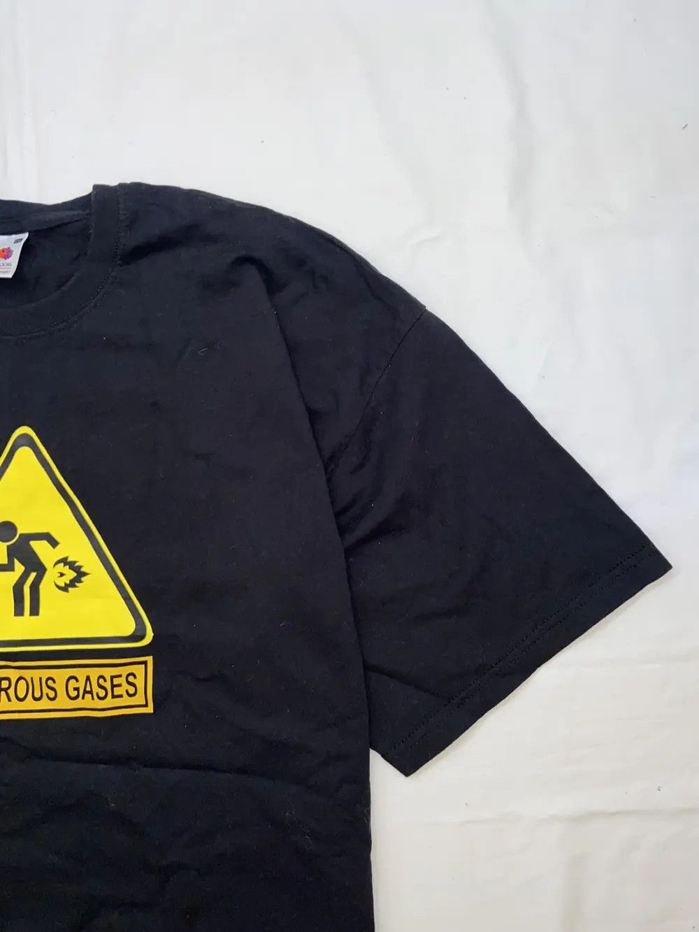 Vintage ⚠️CRAZY VINTAGE FUNNY TEE Y2K T SHIRT FART DANGEROUS GASES Size US XXL / EU 58 / 5 - 11 Thumbnail