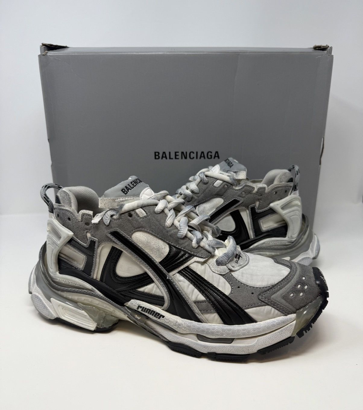 Balenciaga Balenciaga Runner Sneaker Grey/White/Black Size US 8 / EU 41 - 1 Thumbnail