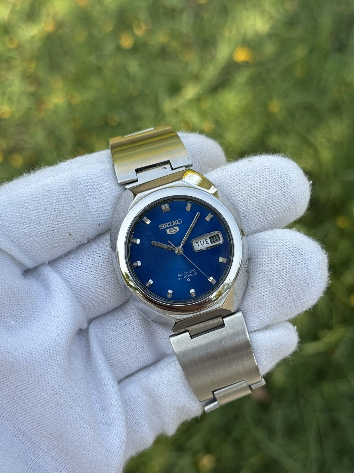 Seiko Vintage Seiko 5 Automatic Blue sunburst Dial day/date watch Size 36 - 4 Thumbnail