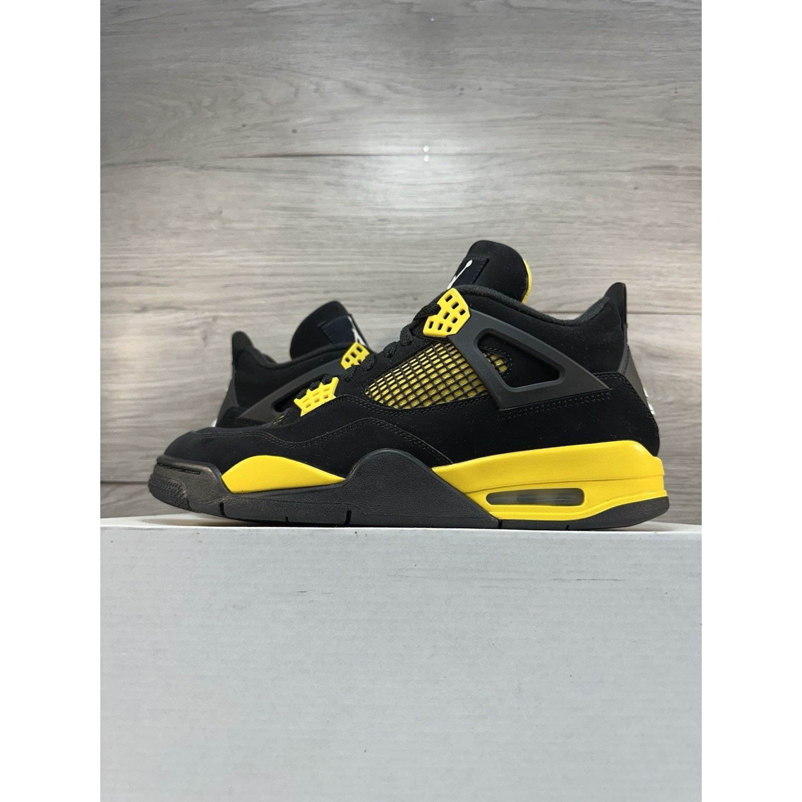 Jordan Brand Jordan 4 Retro Thunder - Size 10 Size US 10 / EU 43 - 1 Thumbnail