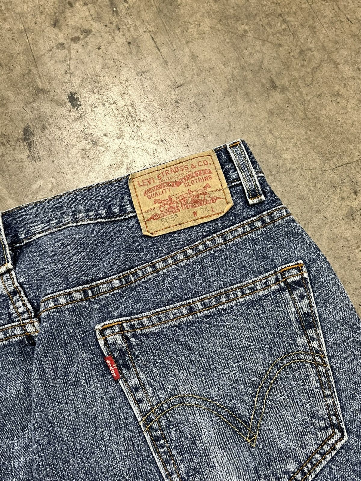 Levi's Levi’s vintage jorts baggy fit streetwear hype 90s skater Size US 34 / EU 50 - 4 Thumbnail