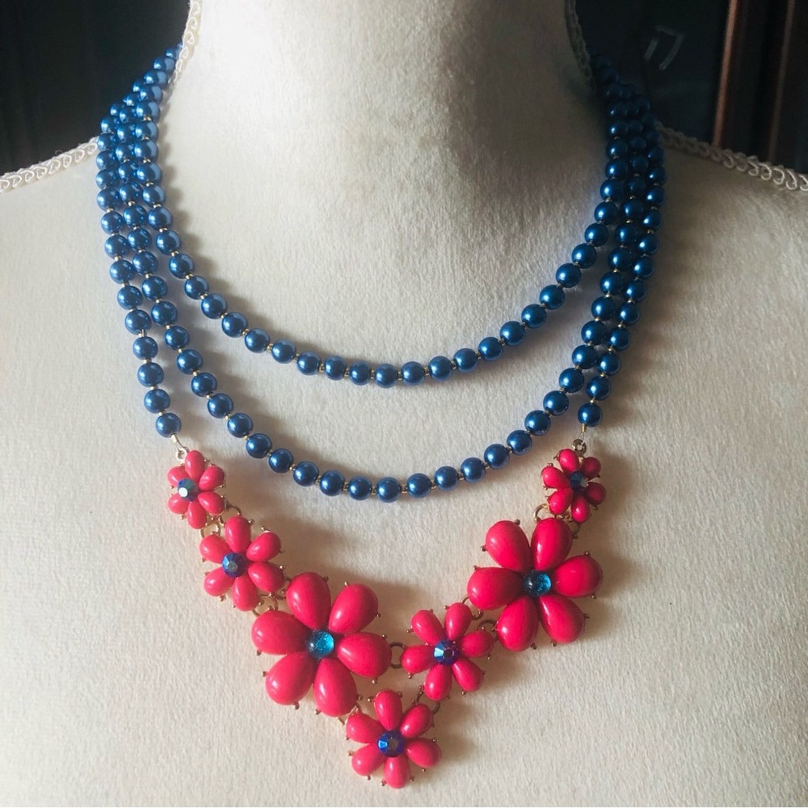 Handmade Handcrafted repurpose bubblegum floral Pearl necklace Size ONE SIZE - 2 Thumbnail