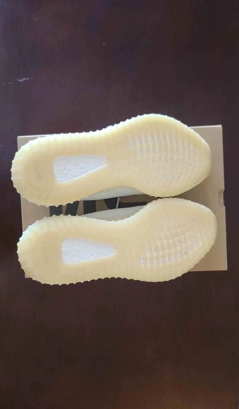 Adidas Yeezy Boost 350 V2 Cream/Triple white Size US 12 / EU 45 - 4 Thumbnail
