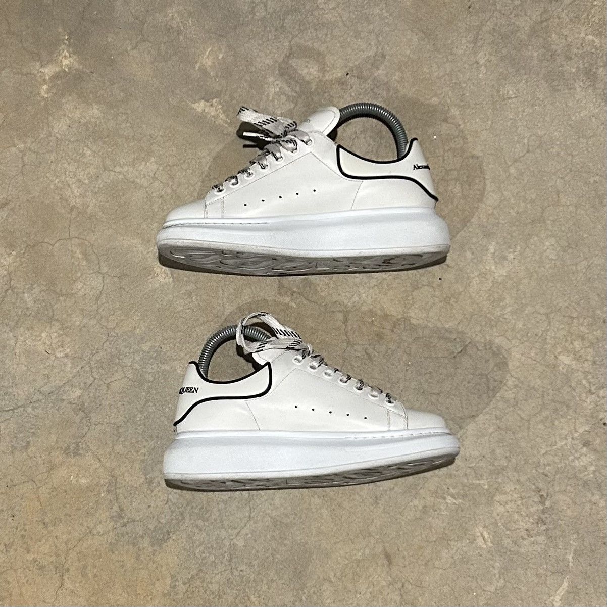 Alexander McQueen × Designer Alexander McQueen Oversized Calfskin Sneakers White US 5 Size US 5 / EU 37 - 4 Thumbnail
