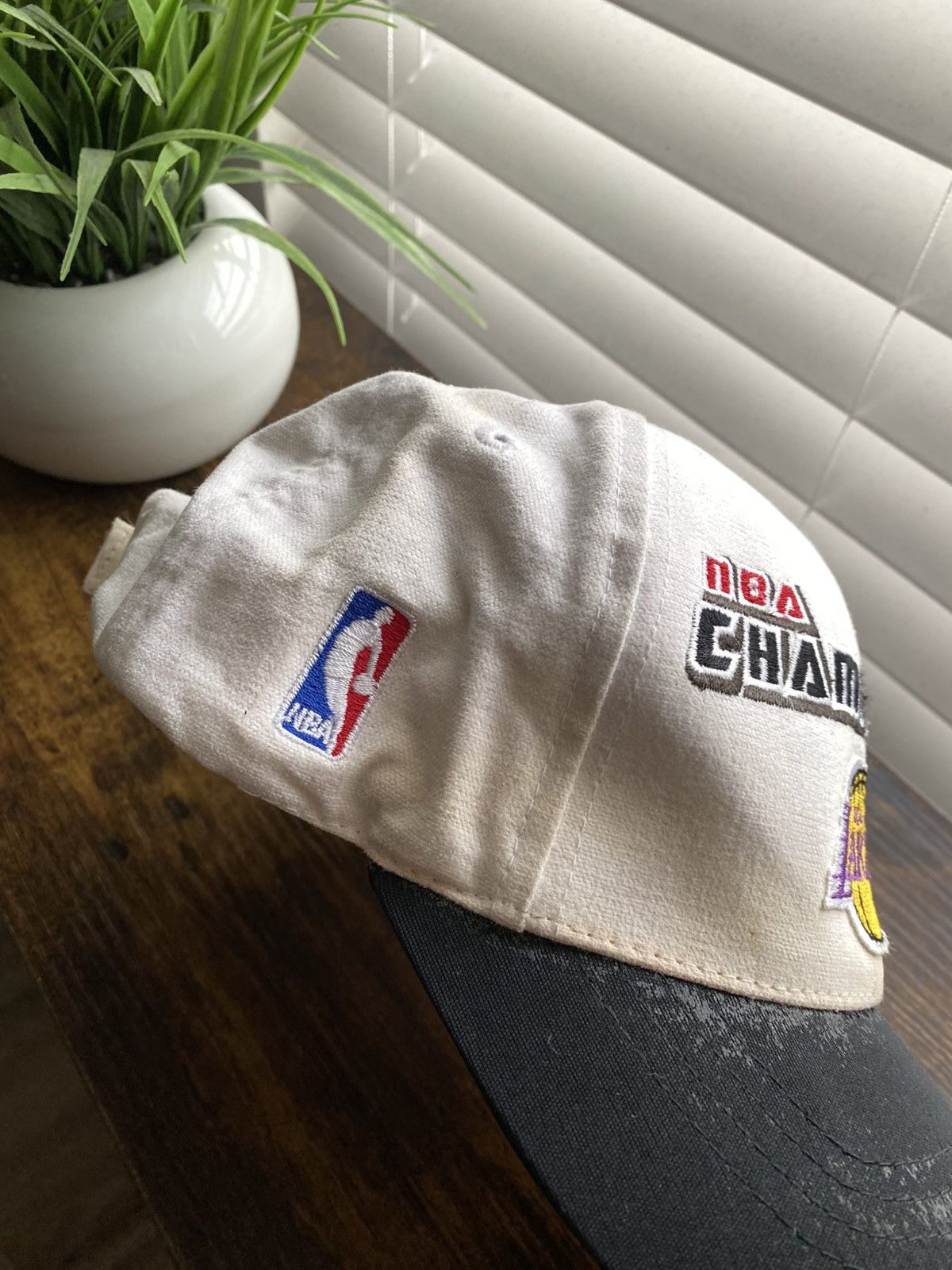 NBA Vintage 2000 LA Lakers NBA Champions Hat Size ONE SIZE - 4 Thumbnail