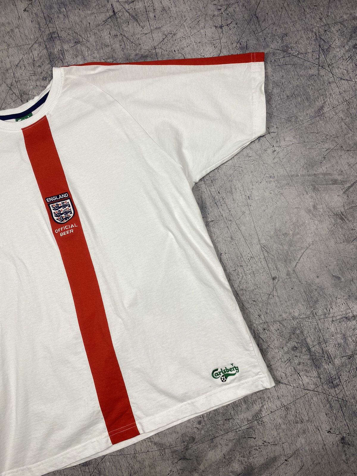 Vintage Vintage England Calsberg Center Logo Tee T Shirt Size US L / EU 52-54 / 3 - 4 Thumbnail