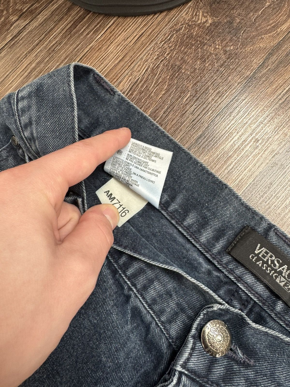 Versace Versace Classic V2 men's W32 slim fit basic navy blue denim pants Jeans Size US 32 / EU 48 - 10 Thumbnail