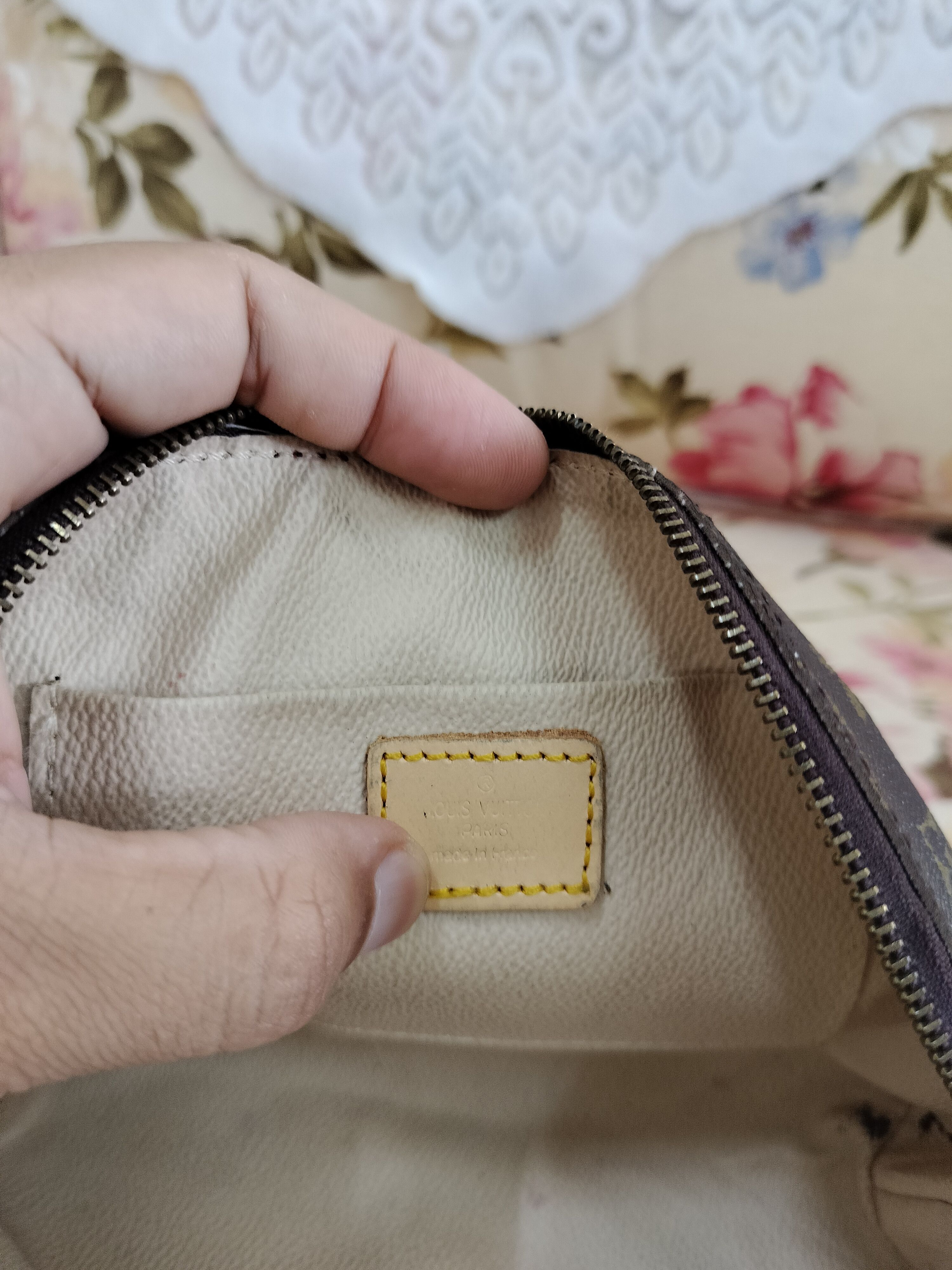Louis Vuitton Vintage Louis Vuitton LV cosmetics bag Size ONE SIZE - 11 Thumbnail