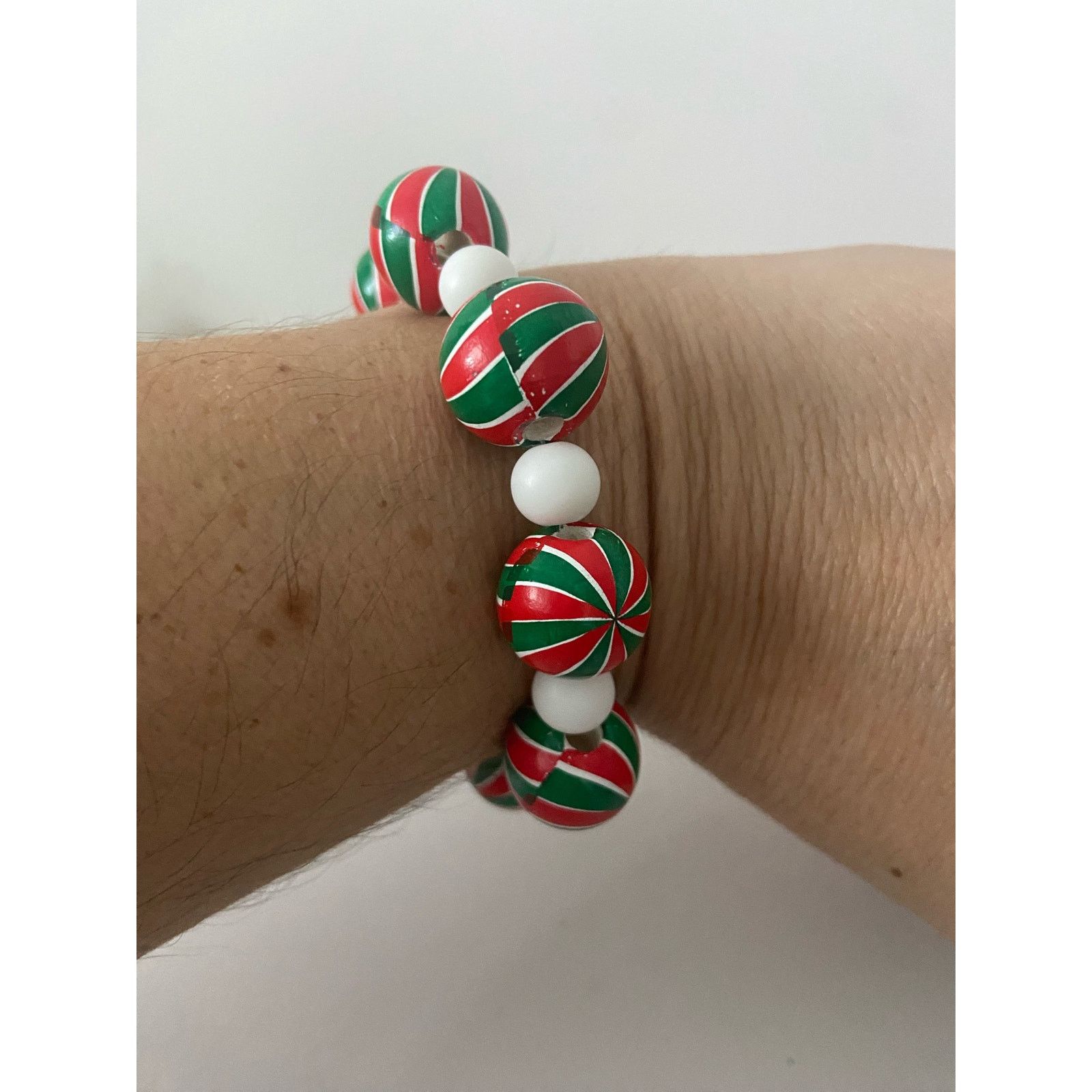 Handmade Holiday peppermint bead bracelet Size ONE SIZE - 1 Thumbnail