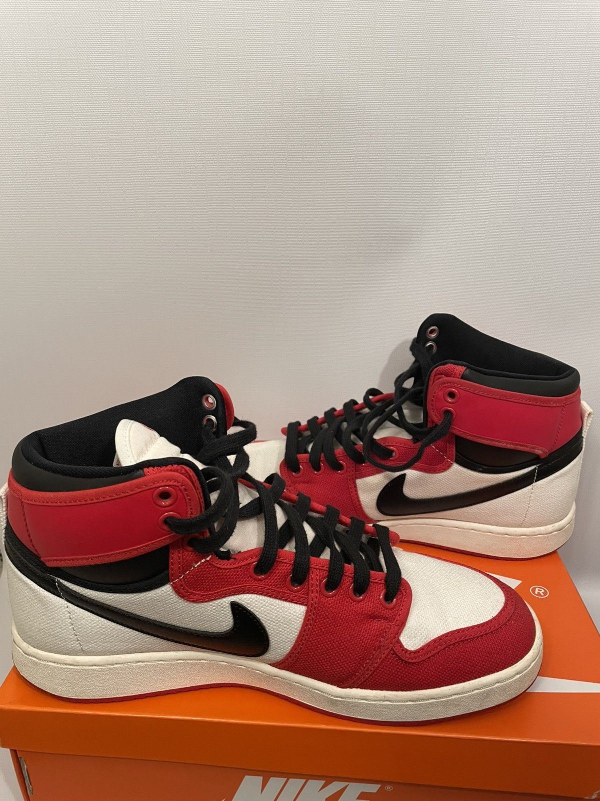 Nike Jordan 1 KO Chicago Size US 10.5 / EU 43-44 - 7 Thumbnail
