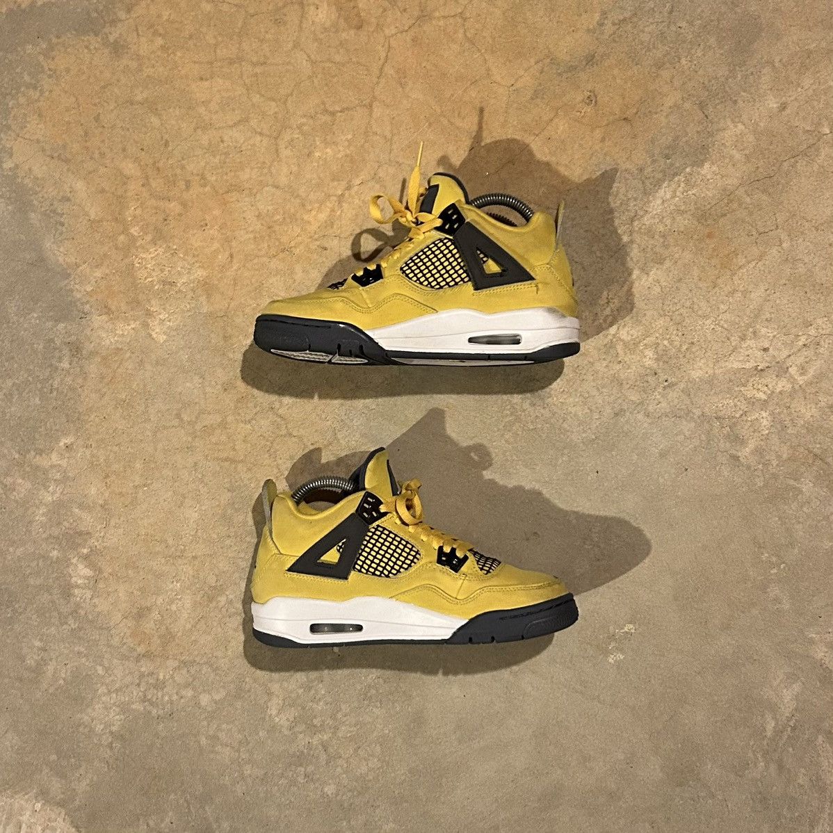 Jordan Brand Air Jordan 4 Retro Lightning 2021 US 6 Size US 6 / EU 39 - 2 Thumbnail