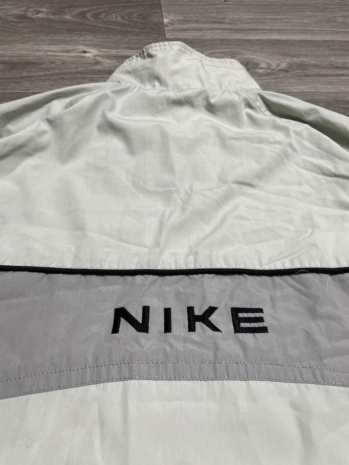 Nike Vintage Nike Swoosh Logo Retro Light Jacket 00s Size US S / EU 44-46 / 1 - 22 Thumbnail
