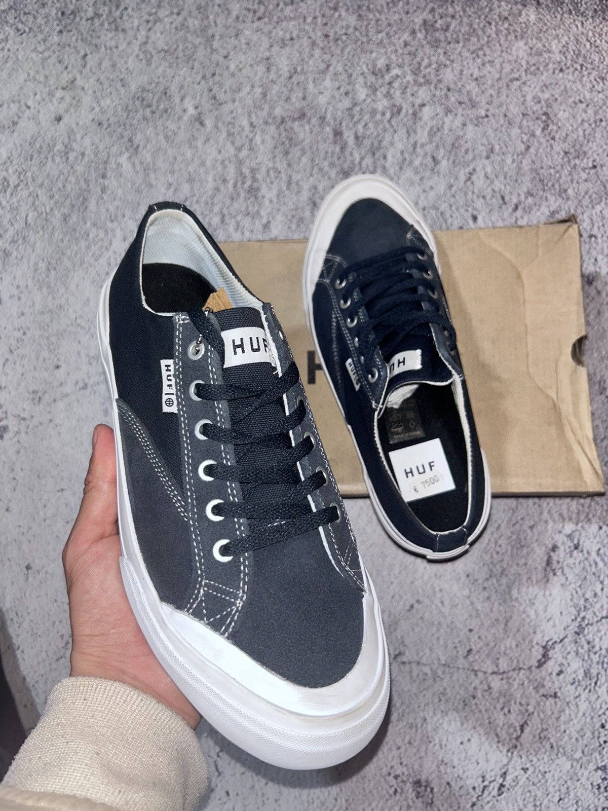 Huf HUF Classic Lo Ess Shoes Skate Sneakers Suede Size US 8 / EU 41 - 2 Thumbnail