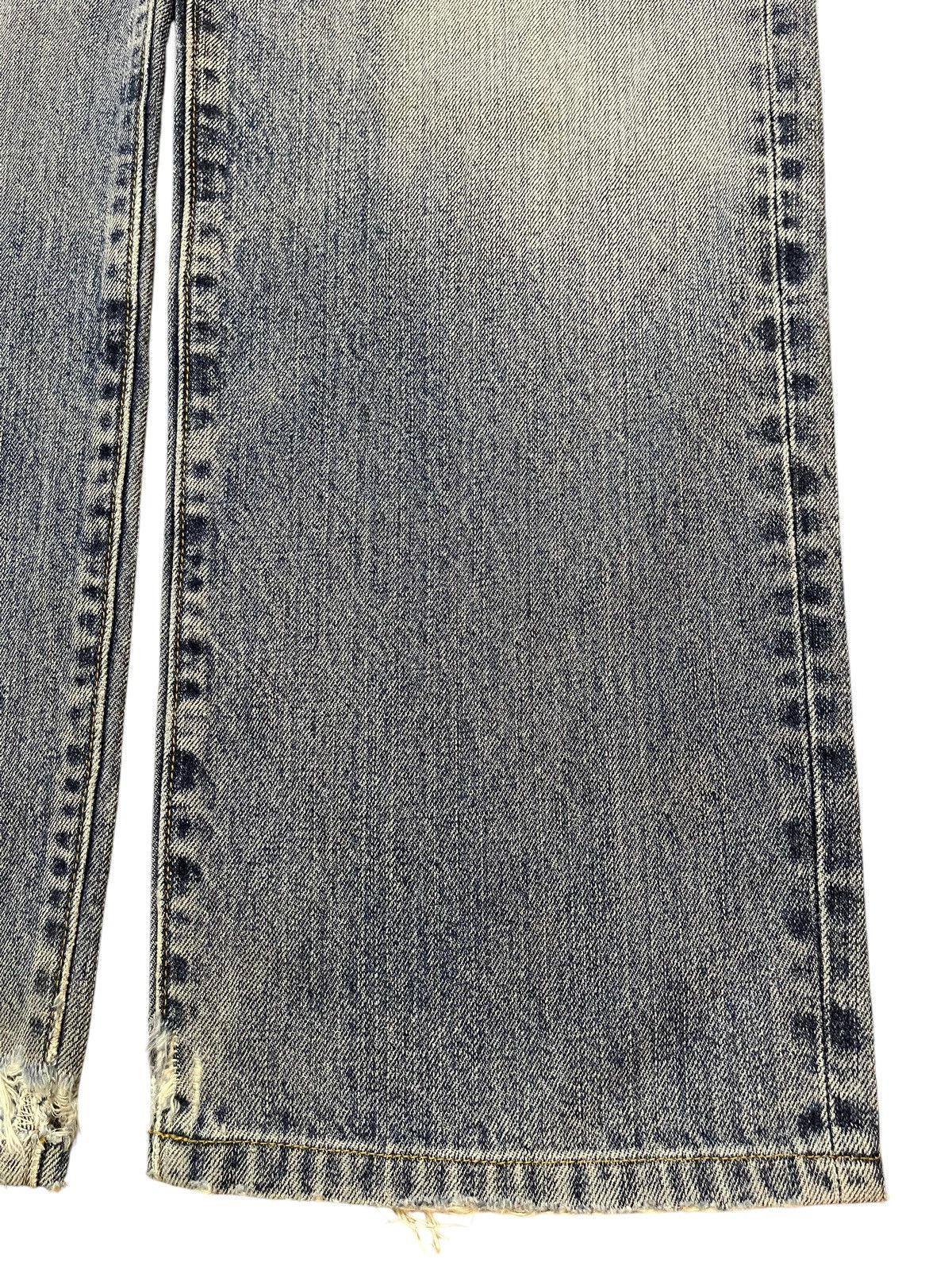 Uniqlo Vintage Japanese Uniqlo Blue Faded Wash Distress Loose Jeans Size US 33 - 8 Thumbnail