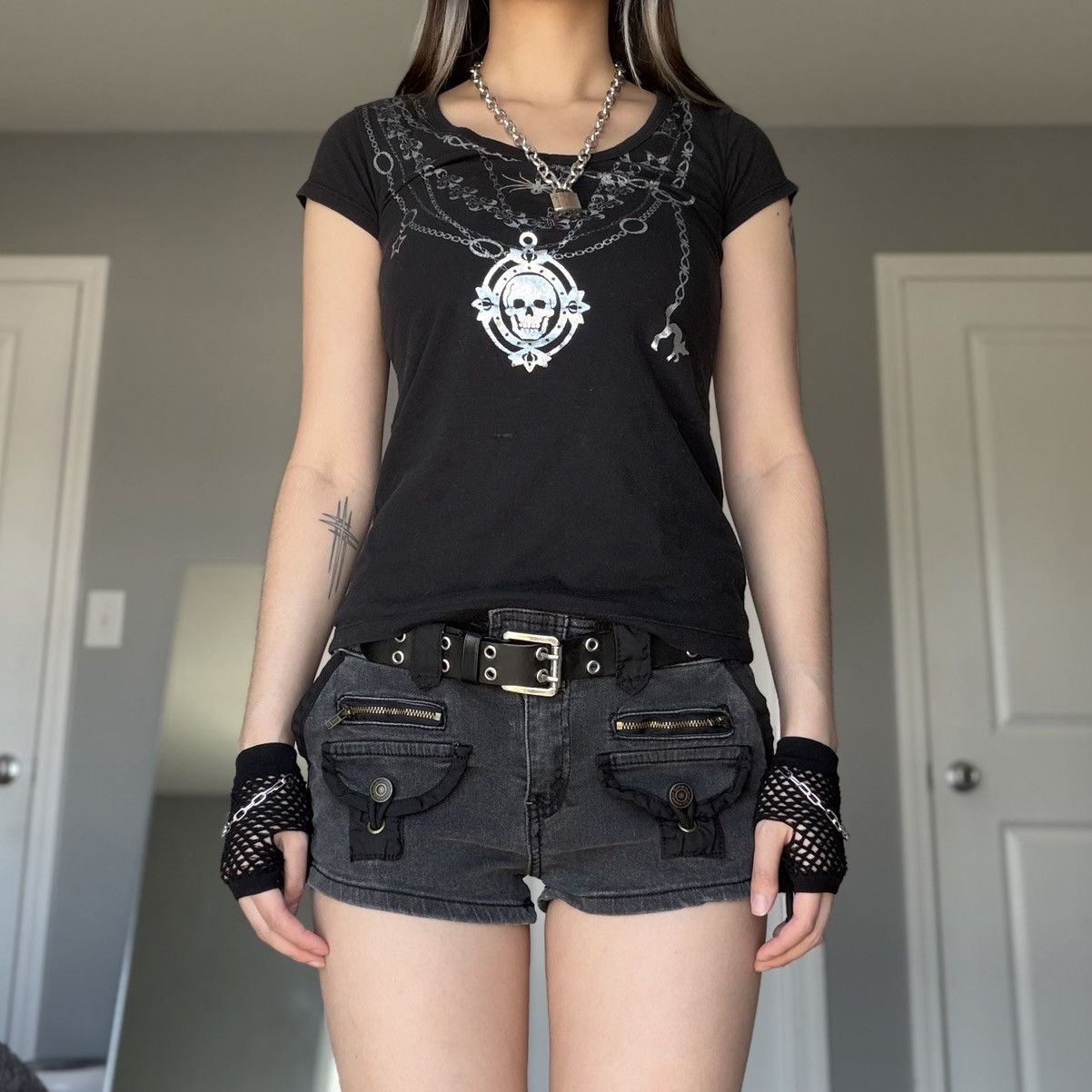 Other Y2K Emo Punk Black & Silver Graphic Layered Chains Baby Tee Size XS / US 0-2 / IT 36-38 - 8 Thumbnail
