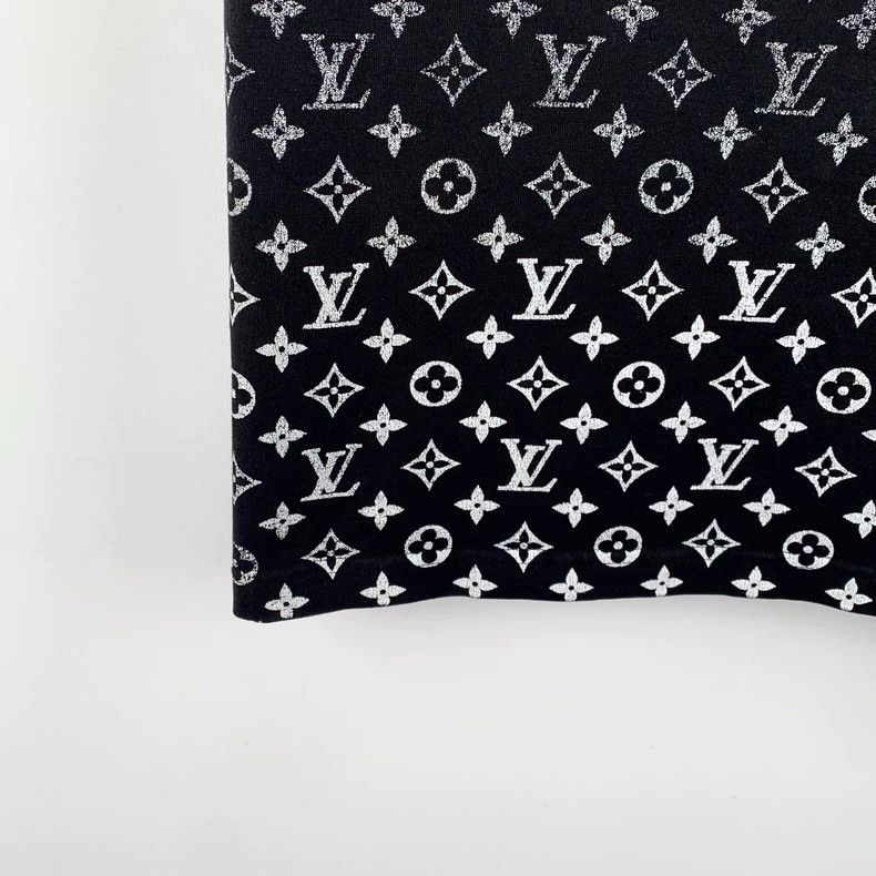 Louis Vuitton Louis Vuitton 23 black logo gilt full print cotton crew ne Size US XL / EU 56 / 4 - 4 Thumbnail