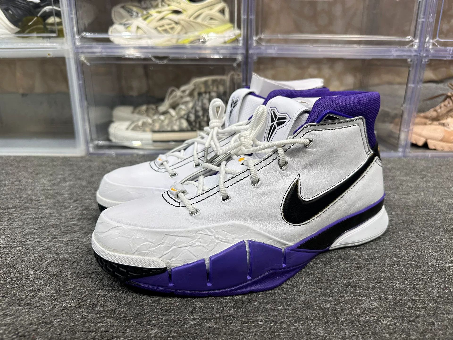 Nike Nike KOBE Black Lowtop Sneakers 13 Men Size US 13 / EU 46 - 1 Thumbnail