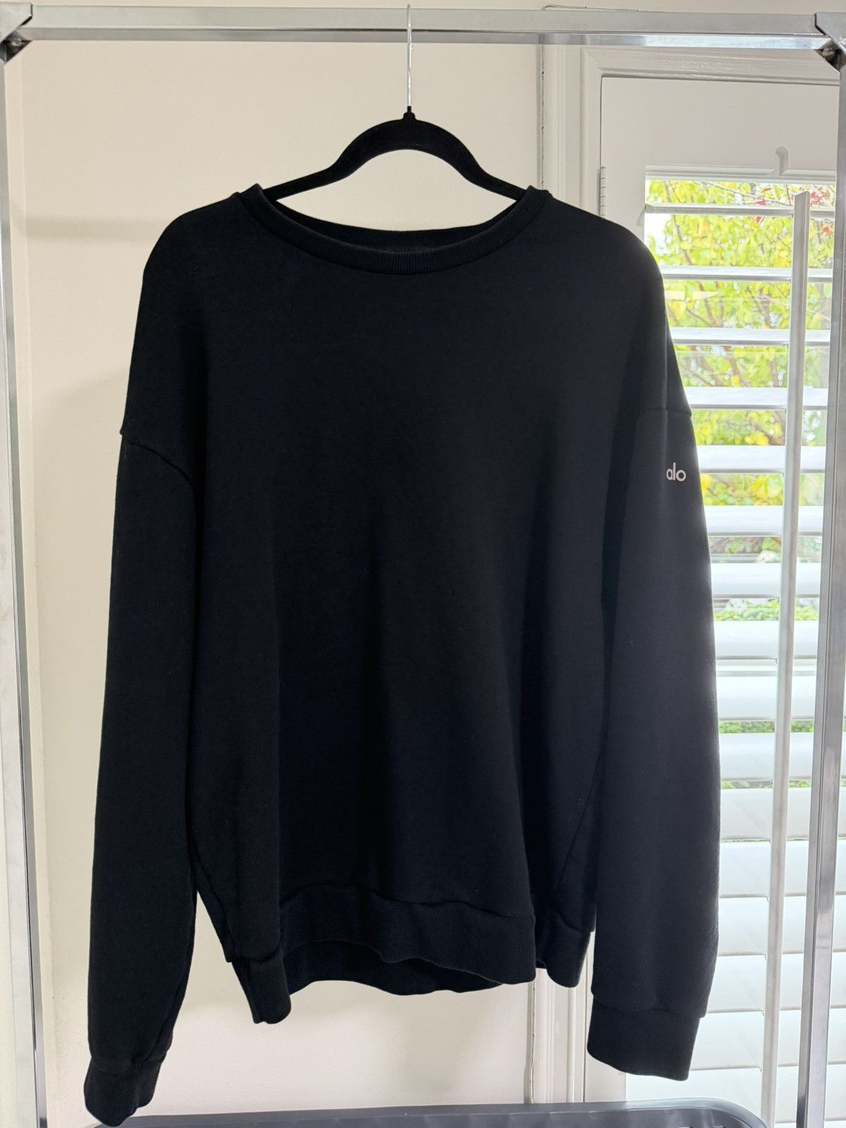 Alo Alo Yoga Black Crewneck Sweatshirt Size S Minimal Logo Size US S / EU 44-46 / 1 - 1 Thumbnail