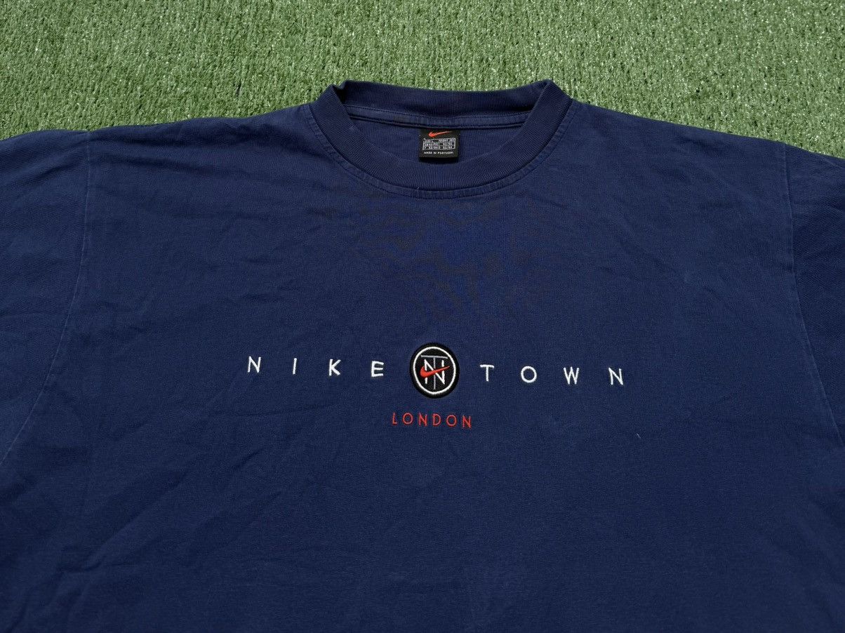 Nike Nike Town London Tee Vintage 90s Rare Size US L / EU 52-54 / 3 - 3 Thumbnail