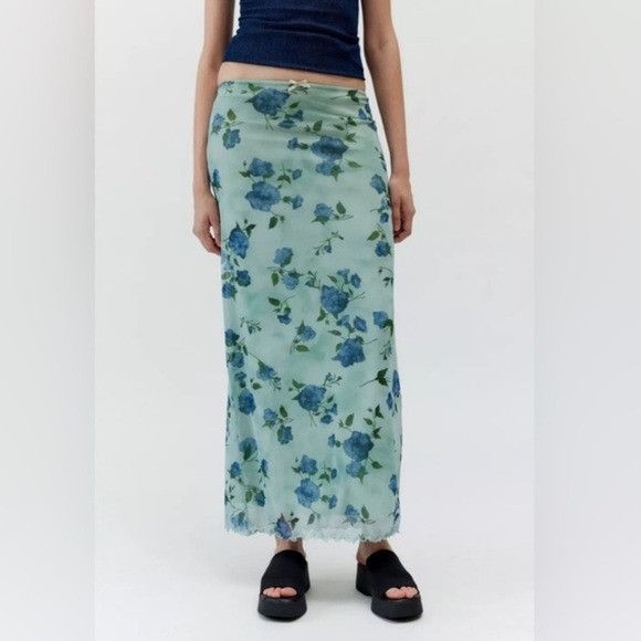 Urban Outfitters Urban Outfitters Camilla Mesh Maxi Floral Skirt Size 27" / US 4 / IT 40 - 1 Thumbnail