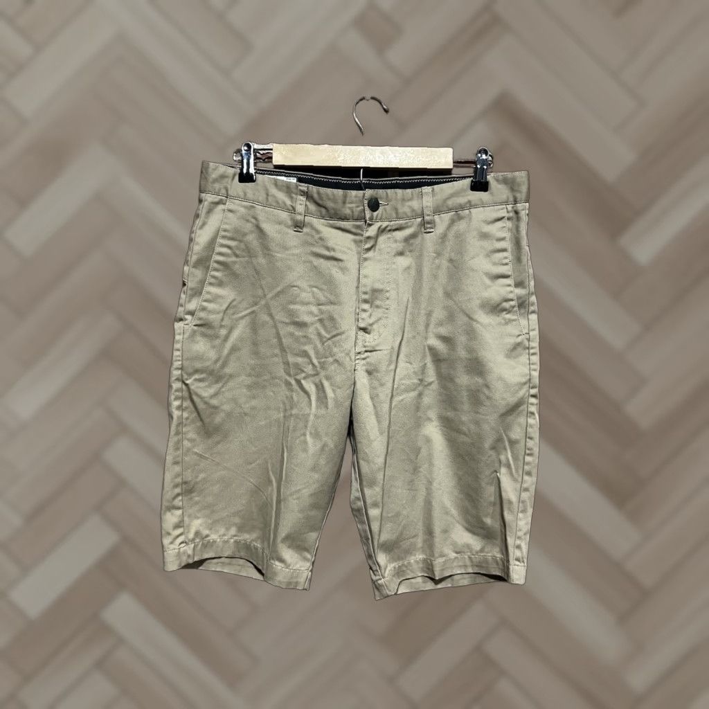 Volcom Volcom Chino Shorts Mens Beige 32 Khaki (Used) Regular Size 32 China Brand Volcom Size US 32 / EU 48 - 1 Thumbnail