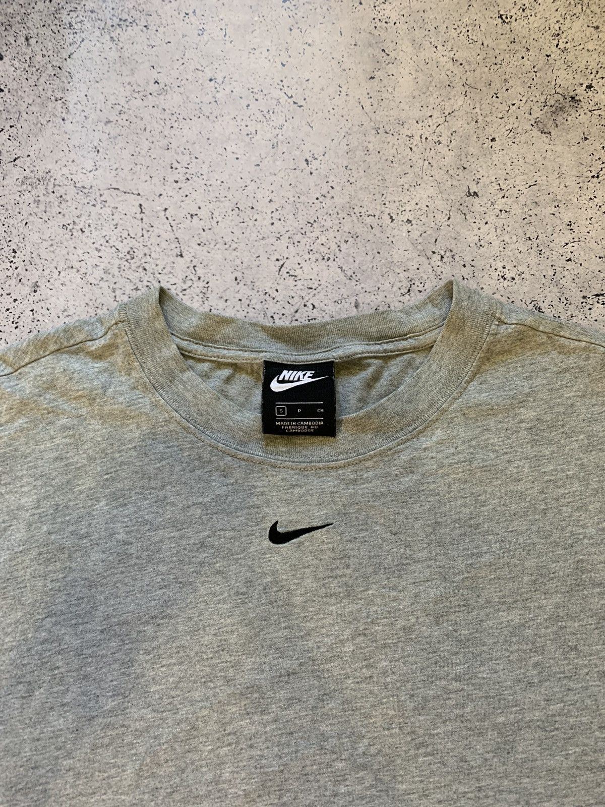 Vintage Vintage Nike Center Swoosh Oversized Tee Y2K USA Size US S / EU 44-46 / 1 - 2 Thumbnail