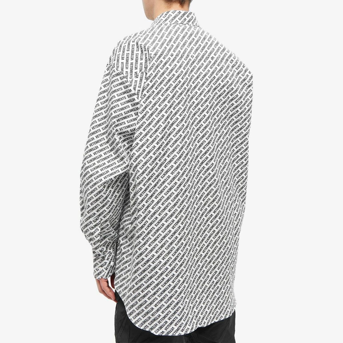 Vetements o1y0924 Logo Print Shirt in White Size US S / EU 44-46 / 1 - 3 Thumbnail